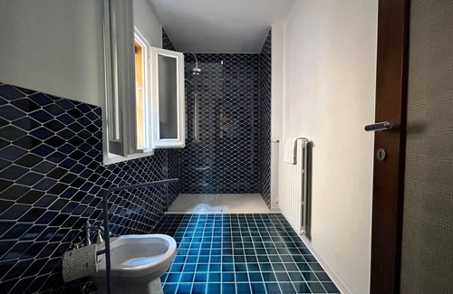 Historic Center Ski Chalet | Frame Bologna [Superior suite with ensuite bathroom]