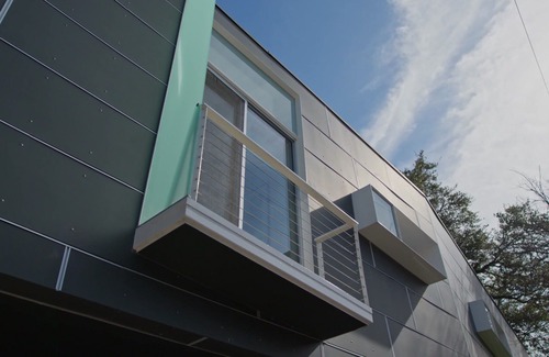 Travis Heights Hotel | Frame Hotel - Treehouse