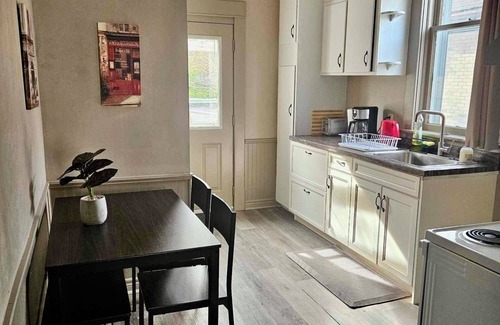 Stratford House | France and Flowers - Private 3-Bed Apartment