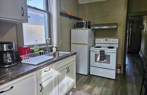 Stratford House | France and Flowers - Private 3-Bed Apartment