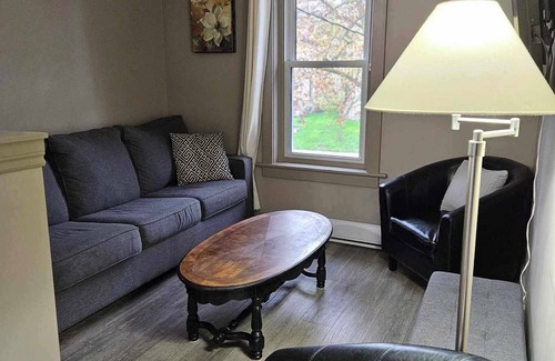 Stratford House | France and Flowers - Private 3-Bed Apartment