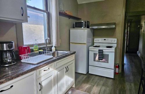 Stratford House | France and Flowers - Private 3-Bed Apartment