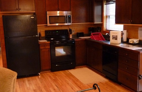 Boone Cabin | Frances' Cabin 6 minutes to Downtown Immaculately Kept