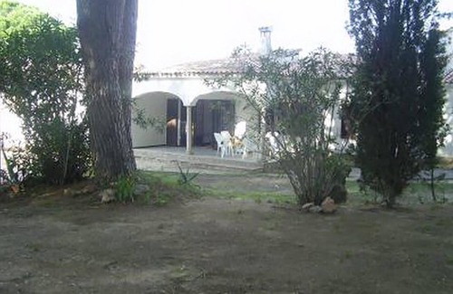 L'Escala Villa | FRANCIAC: Cosy house with a large community pool and garden
