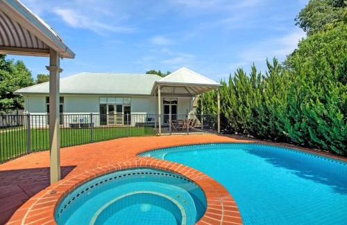 Echuca House | Francis Retreat- Echuca Holiday Homes