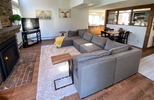 Franconia Apartment | Franconia Village Retreat - homey small town feel 3 miles from Cannon Ski Area! AC in bedrooms!