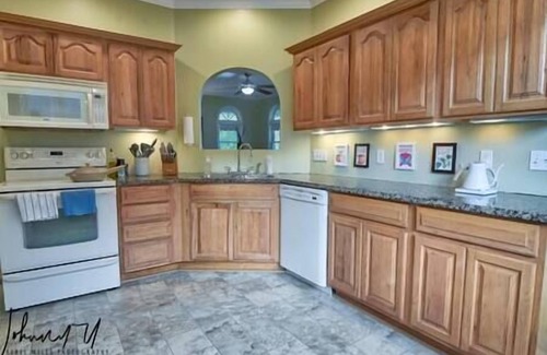 Frankfort House | Frankfort Farmhouse | pickleBARn