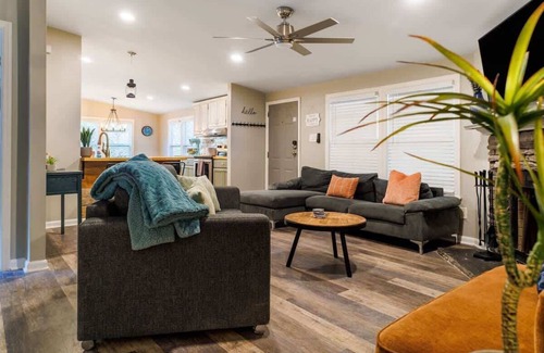 Franklin House | Franklin 4BR Escape, BBQ, Fire Pit, Sleeps 15