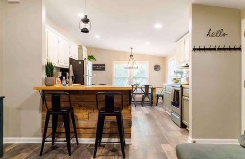 Franklin House | Franklin 4BR Escape, BBQ, Fire Pit, Sleeps 15