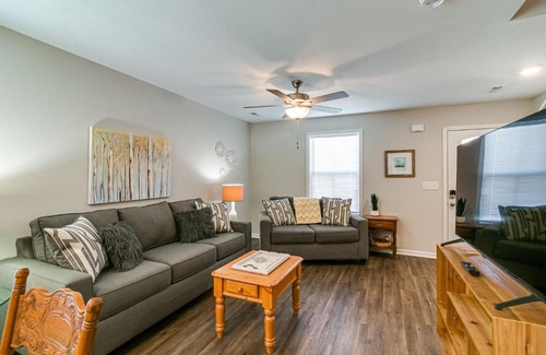 Clarksville House | Franklin Haven by Johnathan (1010 Franklin, #B)