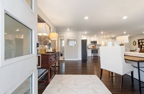Franklin House | "Franklin, My Dear." is 5 minutes away from downtown Franklin!