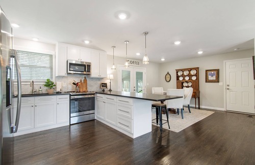Franklin House | "Franklin, My Dear." is 5 minutes away from downtown Franklin!