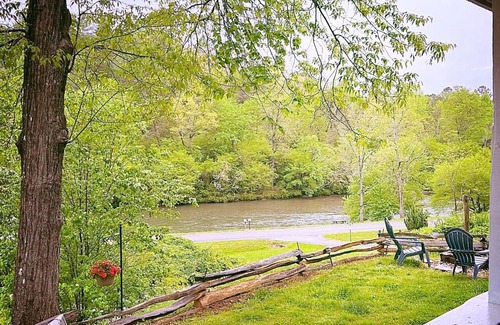 Franklin Cabin | Franklin North Carolina Cozy Cabin on Little Tennessee River.