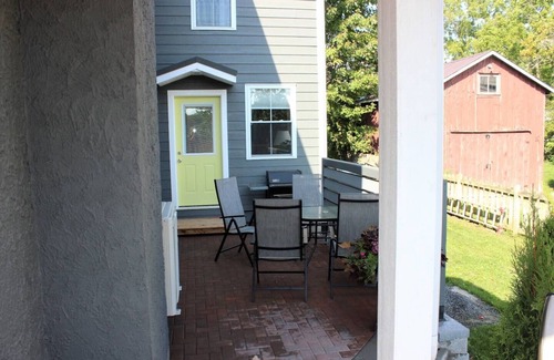 Prince Edward House | Franklin's CornernOverlooking Picton Bay