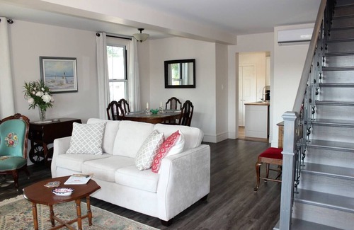 Prince Edward House | Franklin's CornernOverlooking Picton Bay
