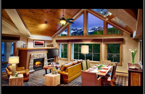 Mountain Village Resort | Franz Klammer Lodge Ski Resort - Cosy, Rustic 3-bedroom suite for 8 people