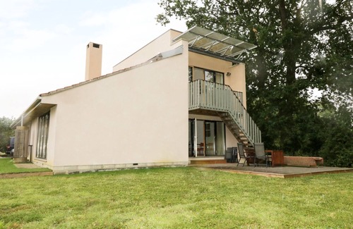 Harleston Cottage | FRATER HOUSE, family friendly, with open fire in Harleston