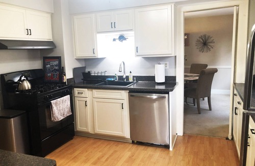Downer Woods House | Frederick House: Clean, Spacious East Side Lower Flat