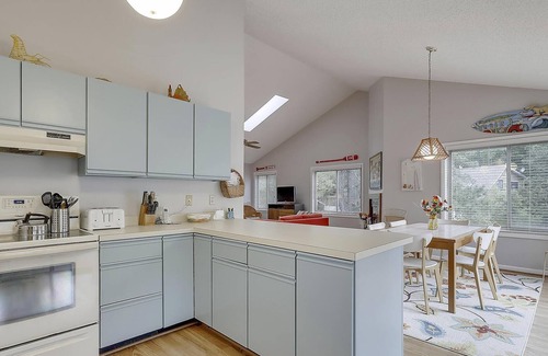 Sandpiper Pines House | FREE ACTIVITIES!!! Bright and open beach home located in a quiet area on a cul-de-sac great for bike riding!