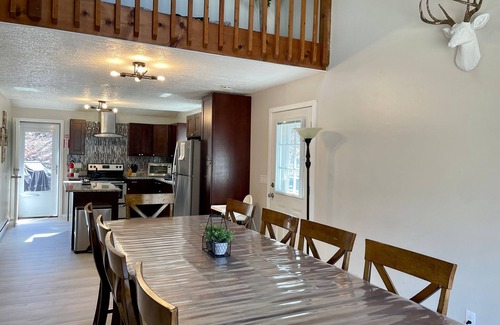 Bushkill House | FREE Amenity Passes Spacious Sauna Large Deck Firepit
