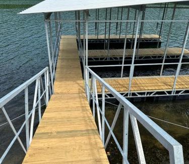 Branson House | Free Attraction Tickets! Trout Fishing! Private Dock! Large Family Gathering
