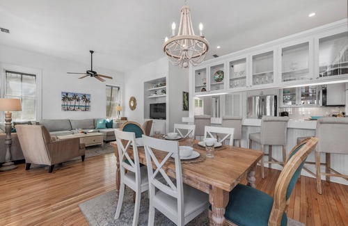Emerald Waters Village House | *Free Beach Service * Pool * Cottage*