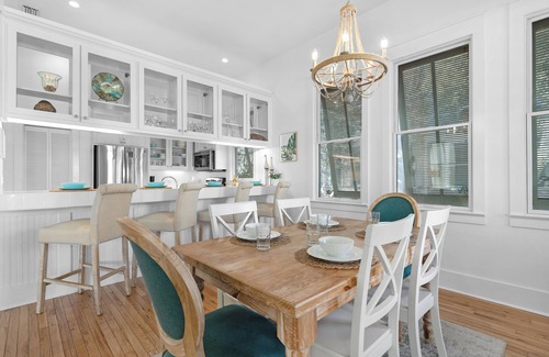 Emerald Waters Village House | *Free Beach Service * Pool * Cottage*