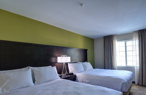 Lakeland Condo | Free Breakfast. Outdoor Pool. Gym. Only 15 Min to Downtown Lakeland.
