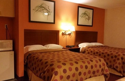 Foxboro House | FREE Breakfast & Parking! 2 Spacious Units Near Hall at Patriot Place!