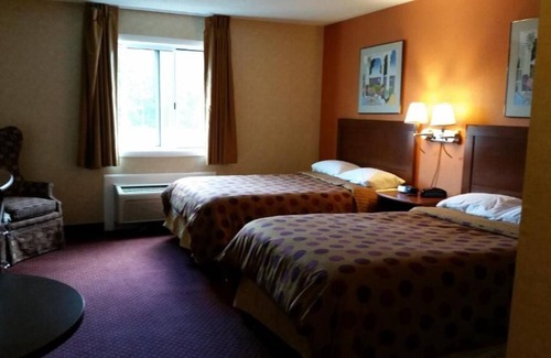 Foxboro House | FREE Breakfast & Parking! 2 Spacious Units Near Hall at Patriot Place!