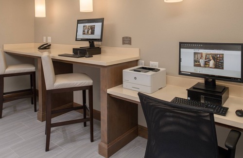 Hillsboro Apartment | Free Breakfast. Pool. Gym. Quick Drive to Rock Creek Country Club!