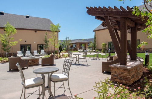 Hillsboro Apartment | Free Breakfast. Pool. Gym. Great for Business Travelers!
