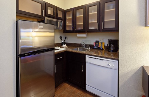 Fairfield Apartment | Free Breakfast. Pool & Hot Tub. Close to Napa Valley Wine Country.