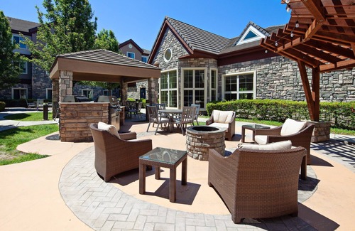 Fairfield Apartment | Free Breakfast. Pool & Hot Tub. Close to Napa Valley Wine Country.