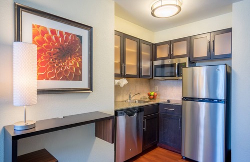 Concordville Apartment | Free Breakfast. Seasonal Outdoor Pool. Gym. Near Longwood Gardens!