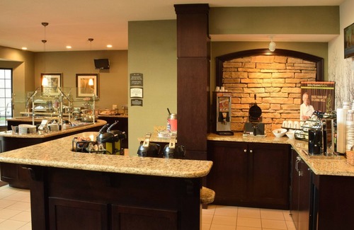 Beckett Ridge Condo | Free Daily Breakfast, Fitness Center, Indoor Pool.