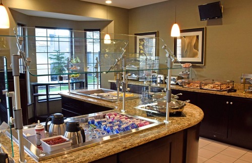 Beckett Ridge Condo | Free Daily Breakfast, Fitness Center, Indoor Pool.