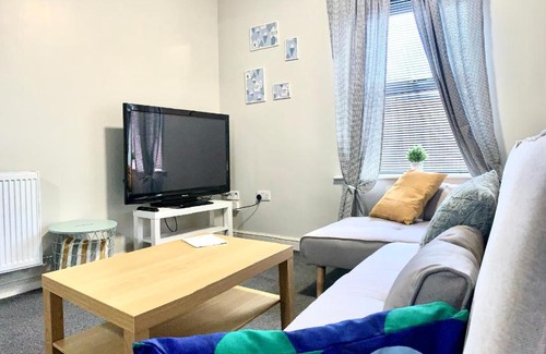 Wakefield Apartment | Free, large CAR PARK apartment