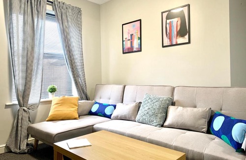 Wakefield Apartment | Free, large CAR PARK apartment