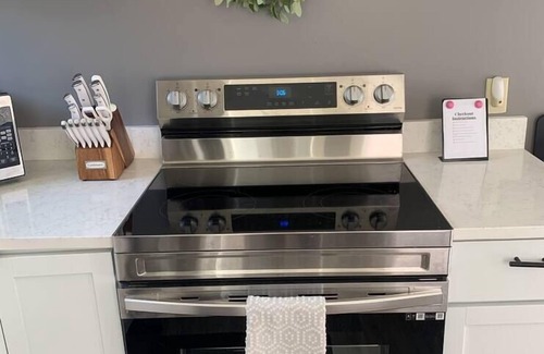 Highlands Condo | FREE Off street parking| Walking distance| Near by shops