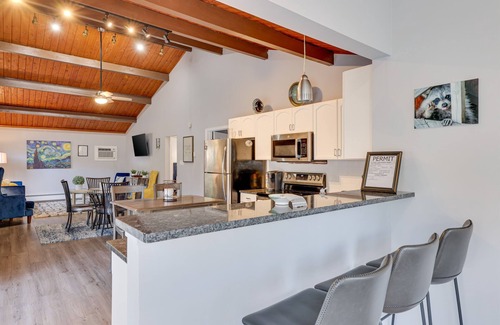 Bushkill House | Free Outdoor Pool & Lake Access & More!