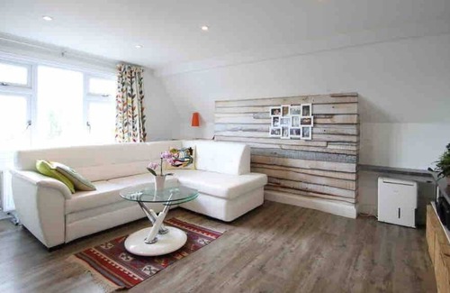 Grove Apartment | Free parking - Close to Restaurants and train STN