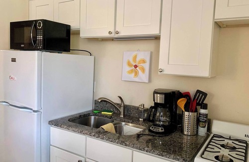 Lower East Side Bed & Breakfast | Free Parking 1 BR near Downtown & Brady St