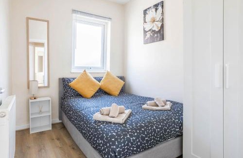 Liverpool House | Free Parking, 4 Bed, 2 Bath House, Long Term Stay Savings, Contractors, Near Anfield