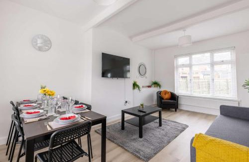 Newcastle-upon-Tyne House | Free Parking - 4 Bedroom House