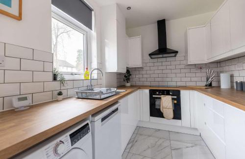Newcastle-upon-Tyne House | Free Parking - 4 Bedroom House