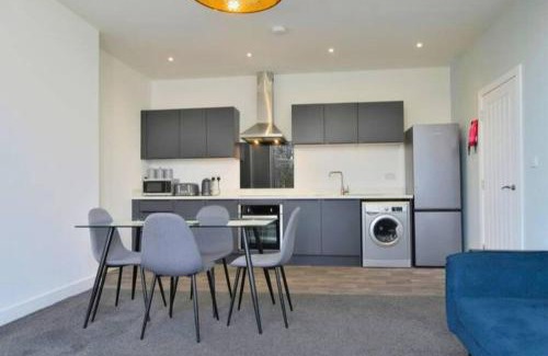 Salford Apartment | FREE PARKING - Beautiful 2-BR Flat in Manchester