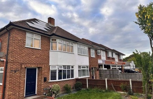 London Borough of Bexley Apartment | Free parking By Bexleyheath Stn | 30Mins to center