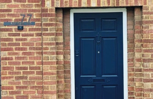 London Borough of Bexley Apartment | Free parking By Bexleyheath Stn | 30Mins to center