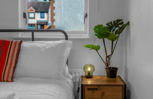 Livingston Apartment | Free Parking - Central - Sleeps 6 - 2 Bedrooms
